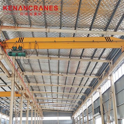 Derek Liontin Di Atas Kepala